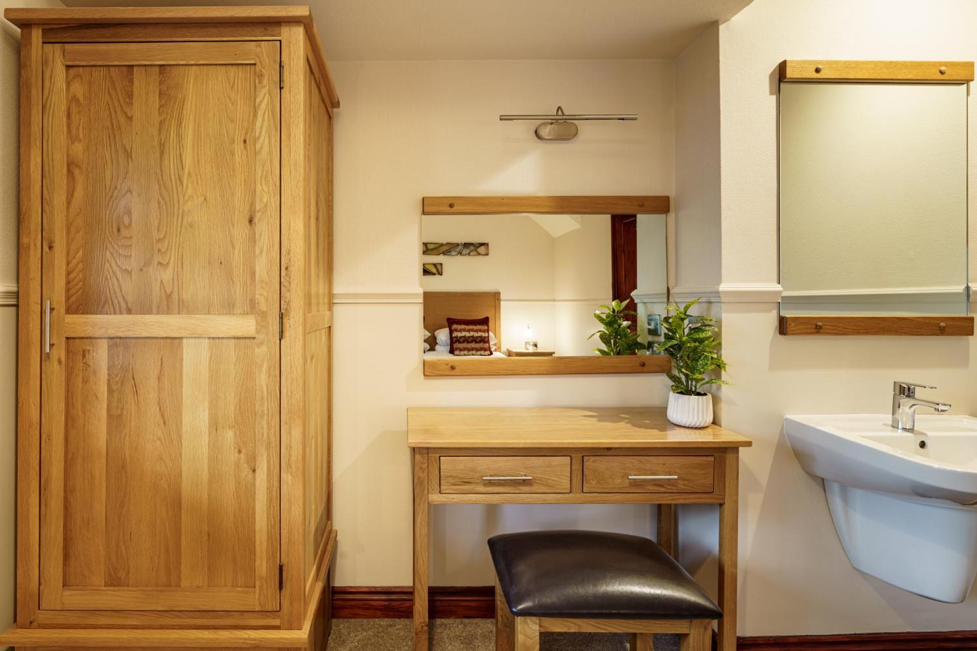2 Bedroom Lake District Cottage At Windermere Marina Village Боунес-он-Уиндермер Экстерьер фото